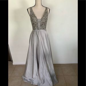 Silver Beaded Plunging Ball Gown Formal Prom Dress Size 4 Full Length Evening